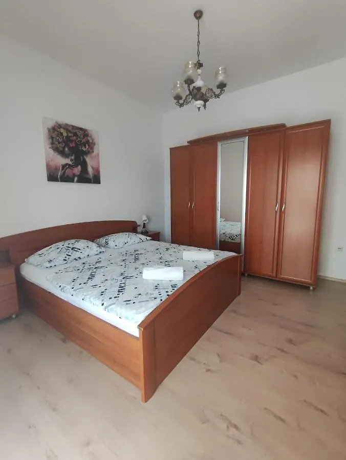 Apartmani M& I Trogir 0*,